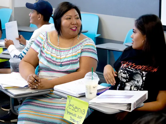 April Tinhorn (Hualapai Tribe and Navajo) talks with a NAYEP participant during Native American Youth Entrepreneurship Program 2019